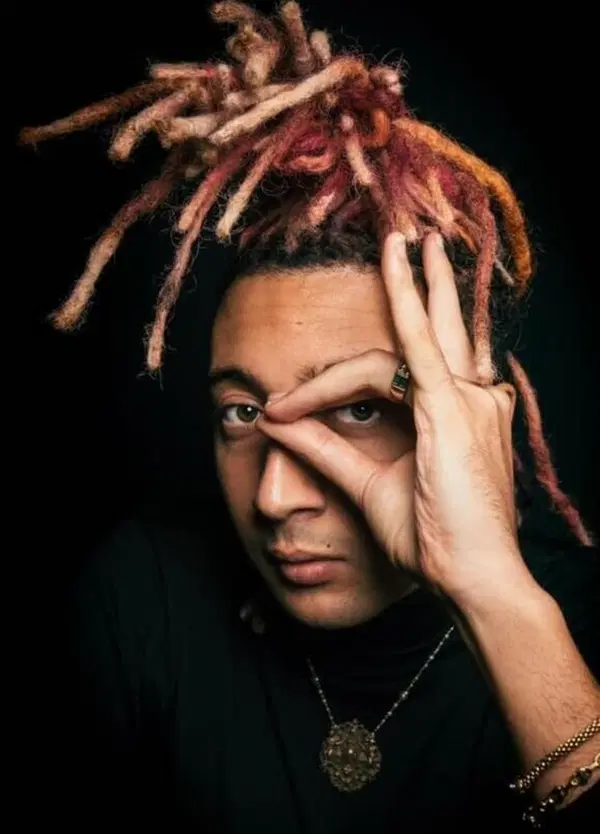 Ghali, ti serve l&rsquo;autotune della morale: decidi veramente da che parte stare e abbi il coraggio di non fare passi indietro