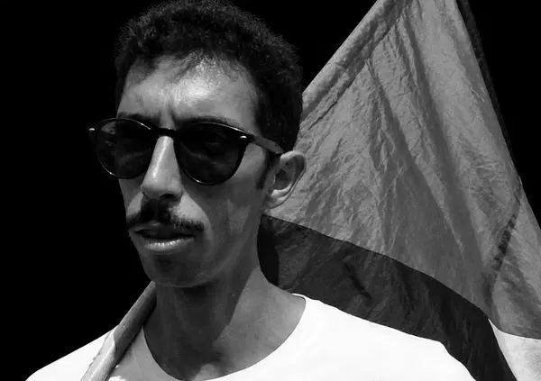 Ma qual &egrave; il pensiero di Youssef Siher? Cosa scriveva per Il Fatto? Per capirlo bisogna leggere la sua newsletter e il suo profilo. Il 7 ottobre? &ldquo;Un atto rivoluzionario di decolonizzazione&rdquo;. Le sue posizioni pi&ugrave; estreme e i sospetti degli inquirenti 