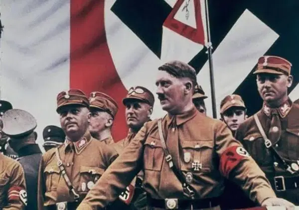 La sinistra non ve lo dice, ma Hitler era un socialista (e ammirava il sistema economico sovietico)