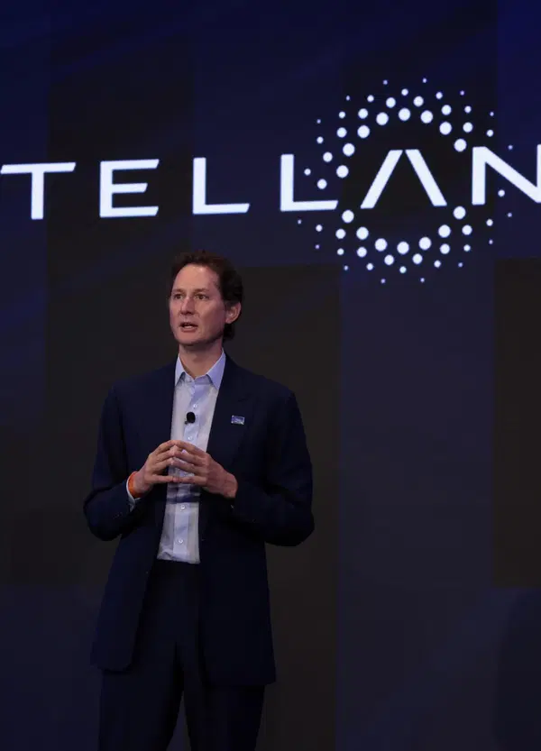 Boom di Stellantis, s&igrave;, ma in America. Ma dopo il Salone dell'Auto di Parigi non aveva promesso un trionfo in Europa? E invece guarda a Stati Uniti e Messico 